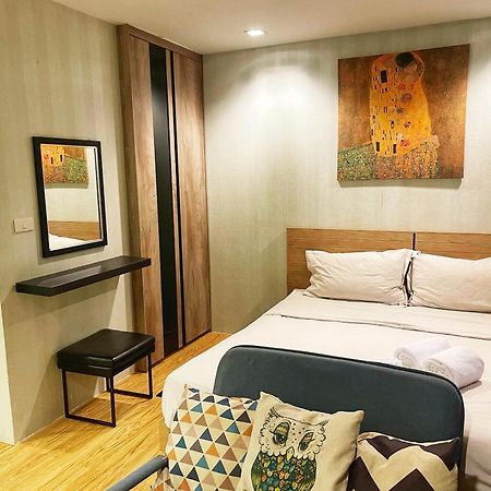 Grand Blue Condominium By Mary Mae Phim Luaran gambar