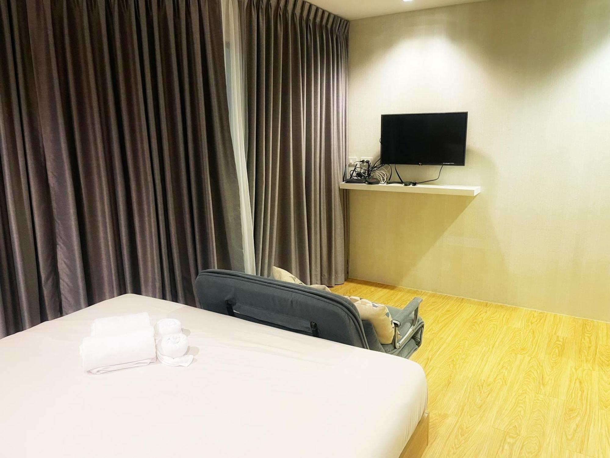Grand Blue Condominium By Mary Mae Phim Luaran gambar