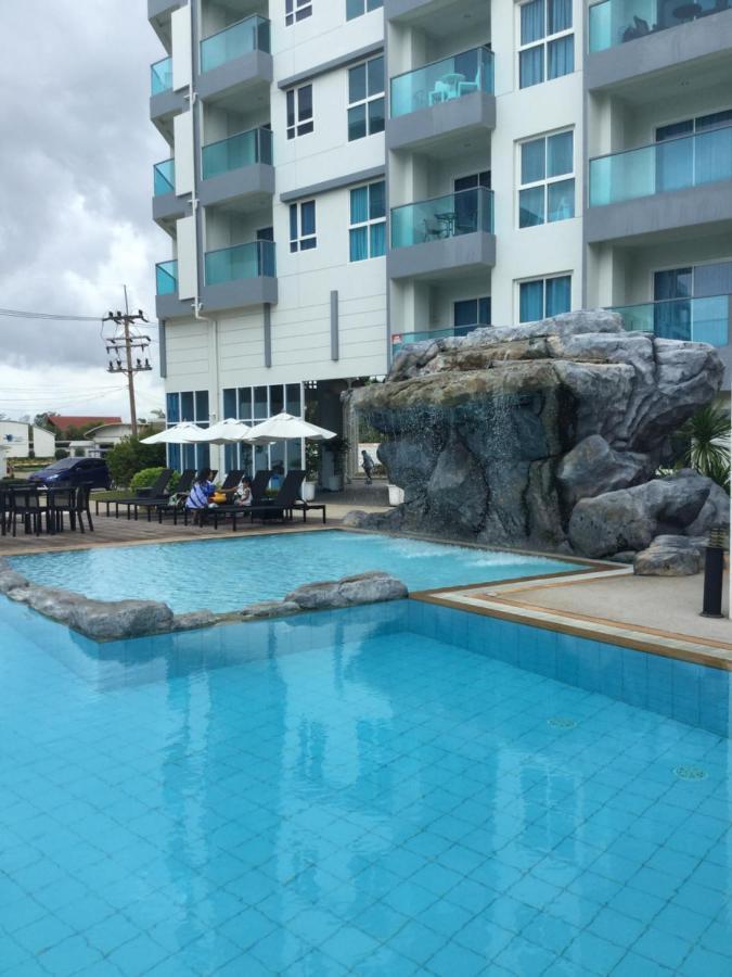 Grand Blue Condominium By Mary Mae Phim Luaran gambar
