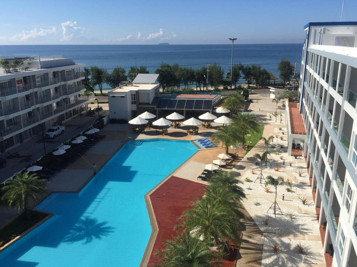 Grand Blue Condominium By Mary Mae Phim Luaran gambar